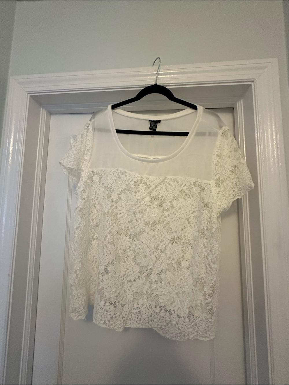 torrid White Lace Short Sleeve Scoop Neck Top